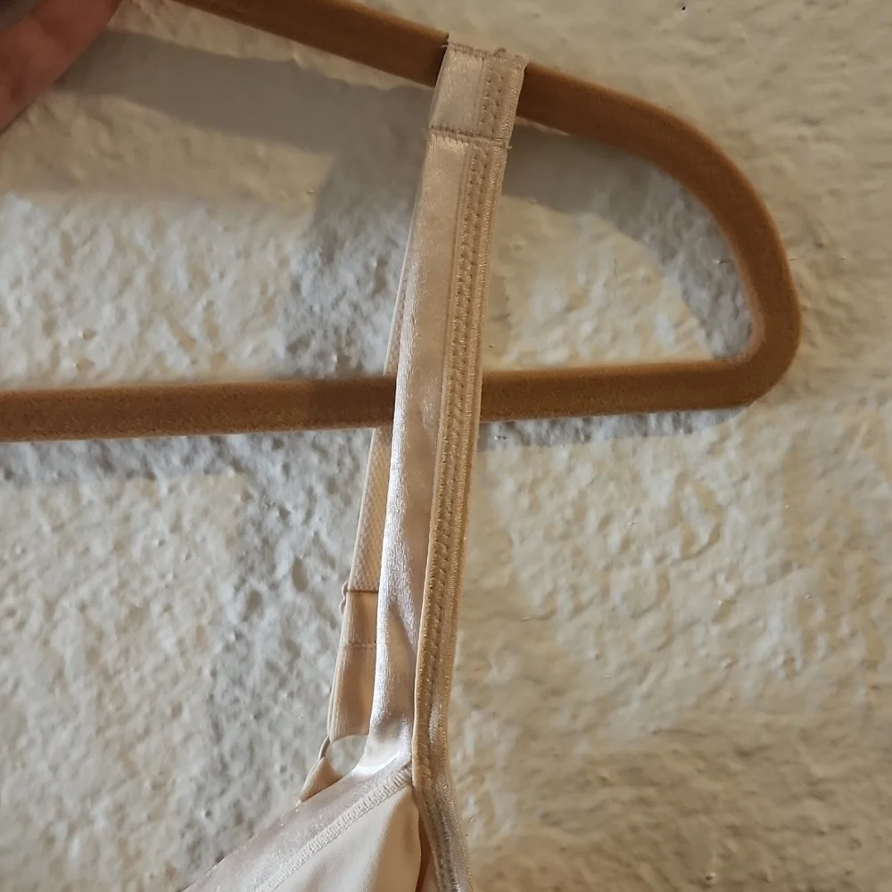 Breezies Beige Style A216457 Bra Size 44D - Picture 4 of 8